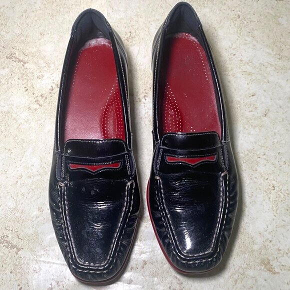 Womens Black & Red Patent Leather Loafers Slip-On Comfort Casual Preppy Academia - Picture 1 of 7